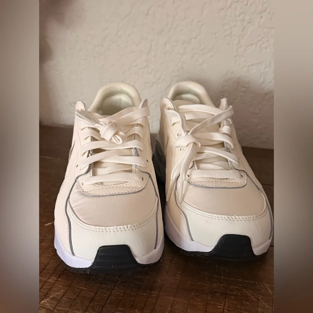 Nike WOMEN'S NIKE AIR MAX EXCEE SNEAKERS size 8 NEW DX0113-002 NNT